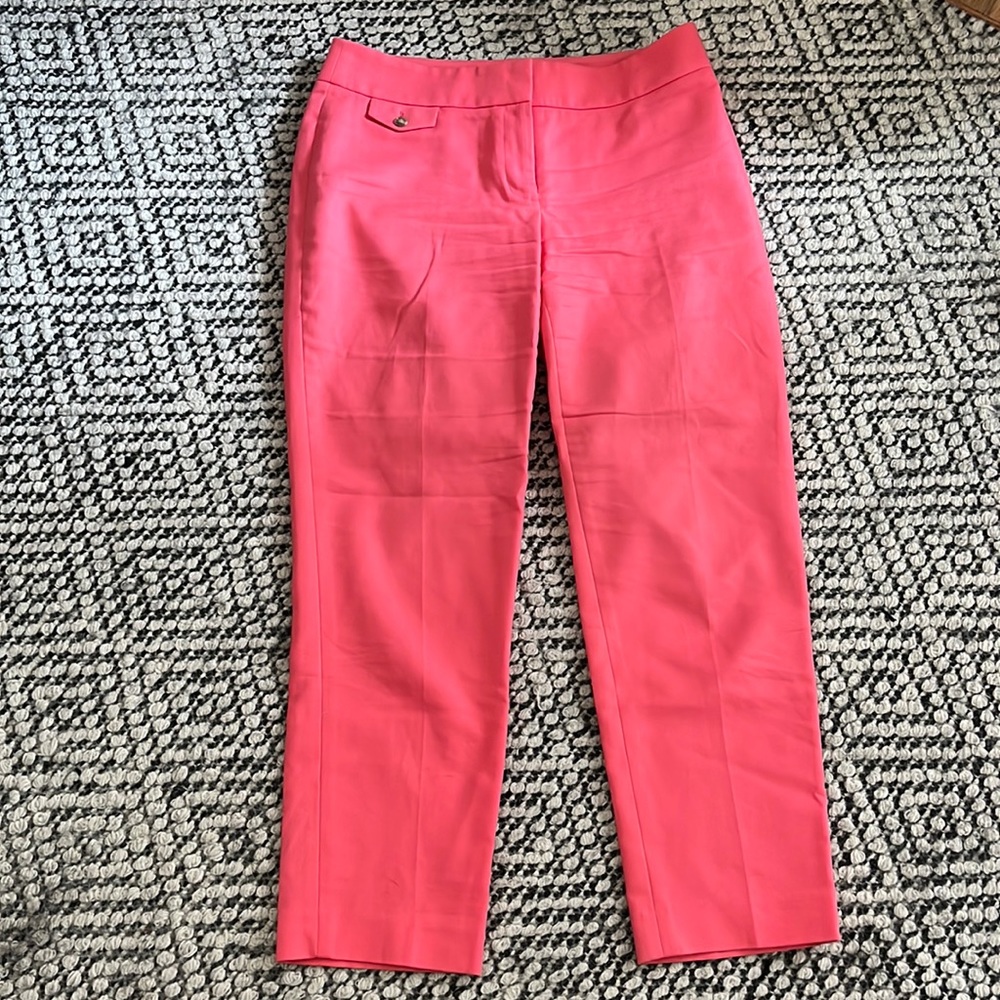 Ann Taylor LOFT pink cotton capri pants. Curvy fit.